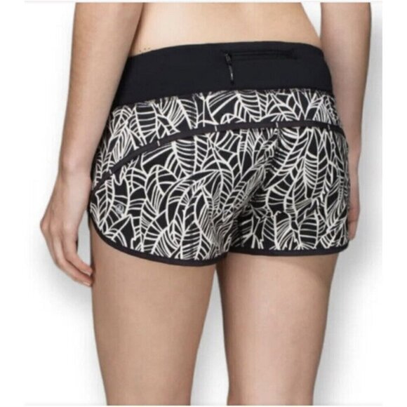 Lululemon Run Times Speed Black and White Women shorts Size 6 Leaf Print Sport - Picture 11 of 11